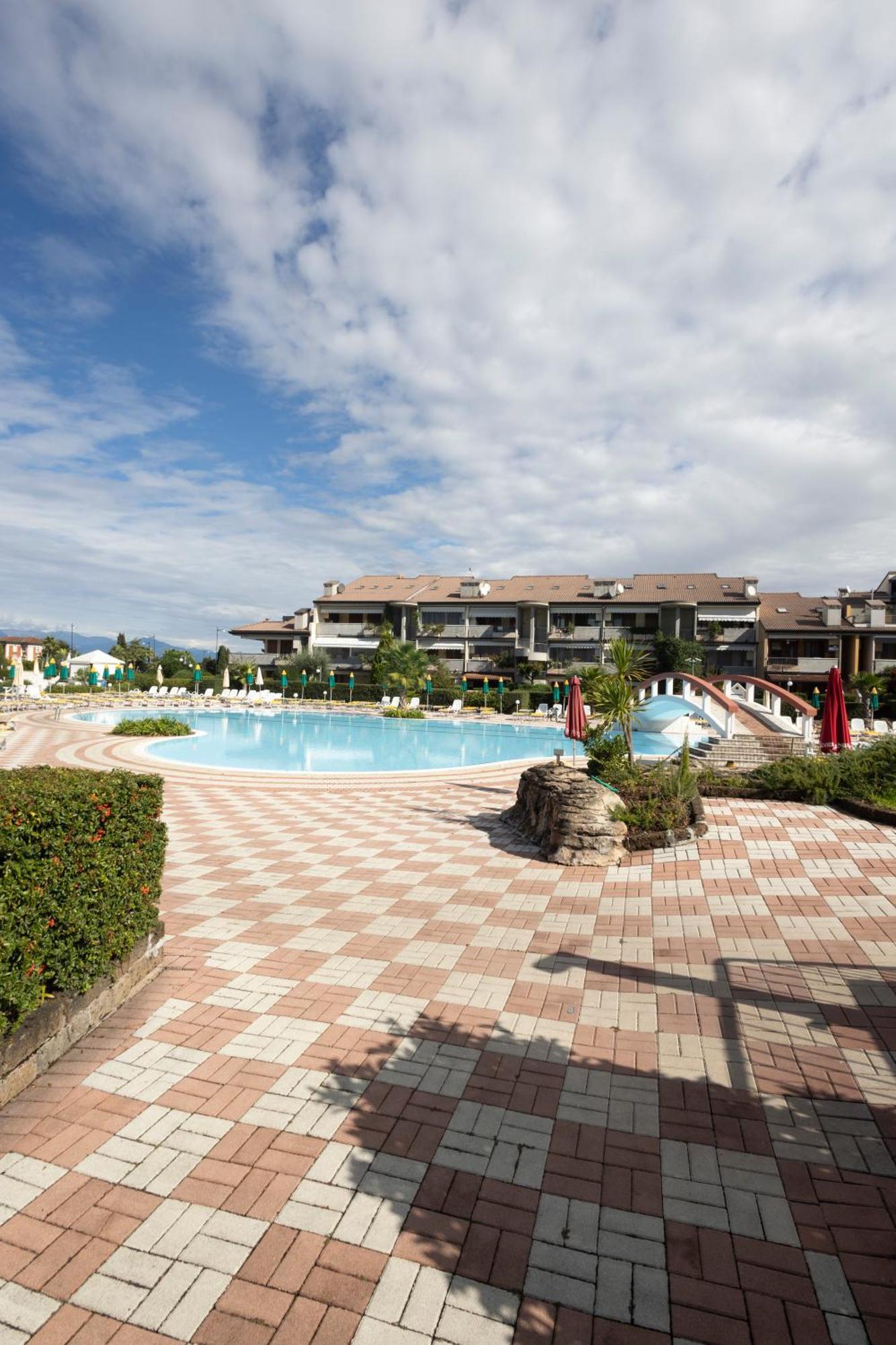 Lauri & Faggi Aparthotel Desenzano del Garda Ngoại thất bức ảnh
