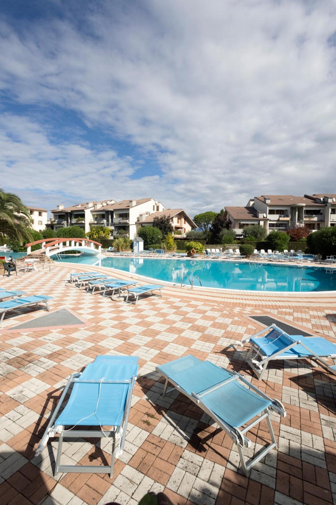 Lauri & Faggi Aparthotel Desenzano del Garda Ngoại thất bức ảnh