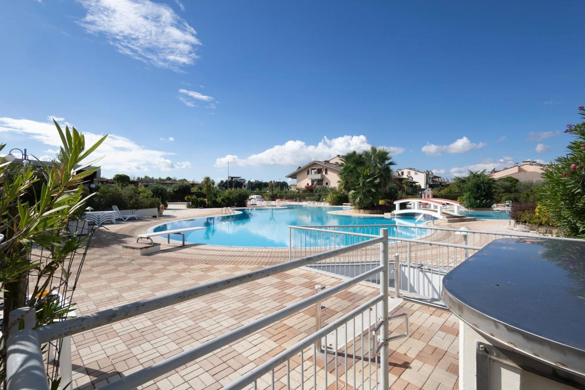 Lauri & Faggi Aparthotel Desenzano del Garda Ngoại thất bức ảnh
